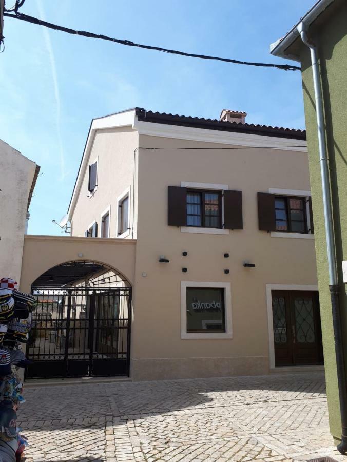 Apartments Mihael Nin Exterior foto